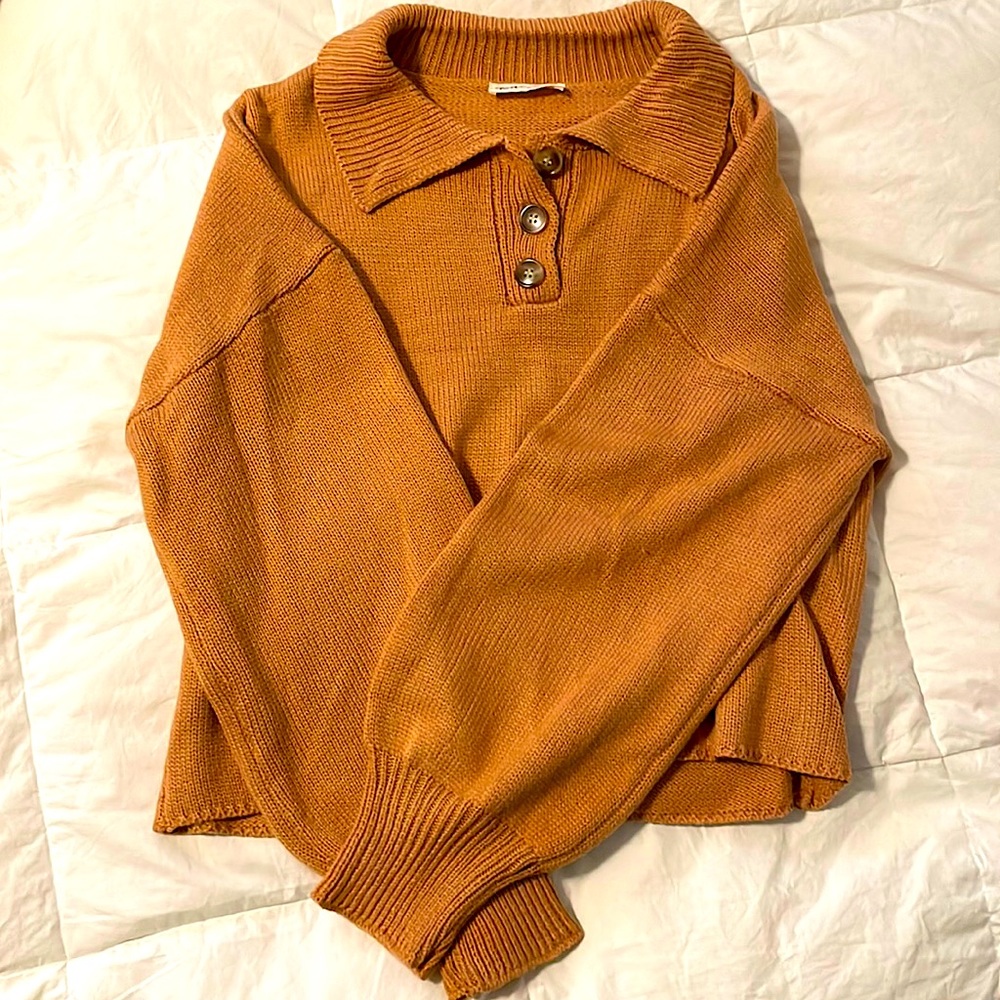 Pullover with buttons in pinkish beige